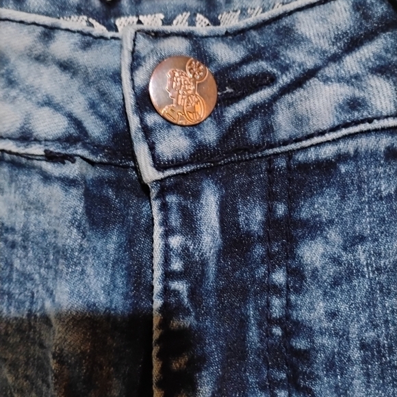 Grindhouse Distressed Blue Jeans With Metal Logo Size Of 32x32 - Picture 7 of 12